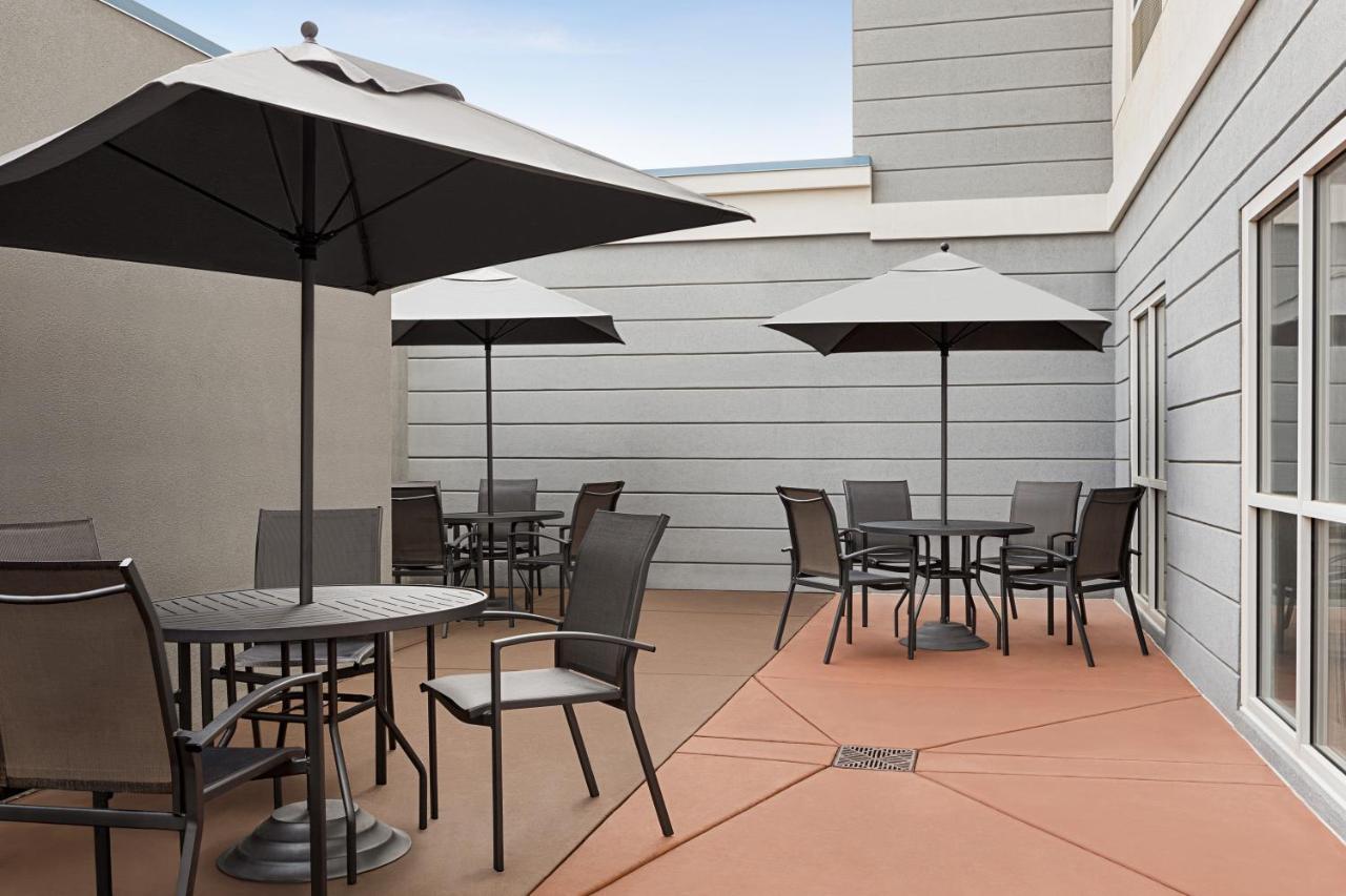Hotel Fairfield & By Marriott Airport