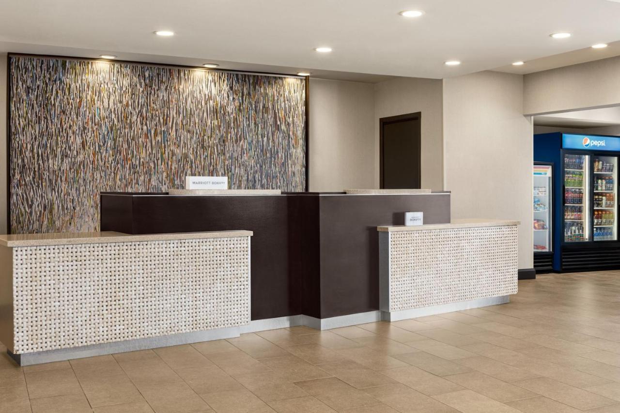 Hotel Fairfield & By Marriott Airport